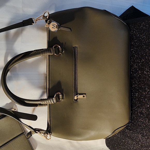 Mia K. Collection Purse - Picture 5 of 8